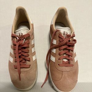Adidas Gazelle 6.5 Pink/coral color suede